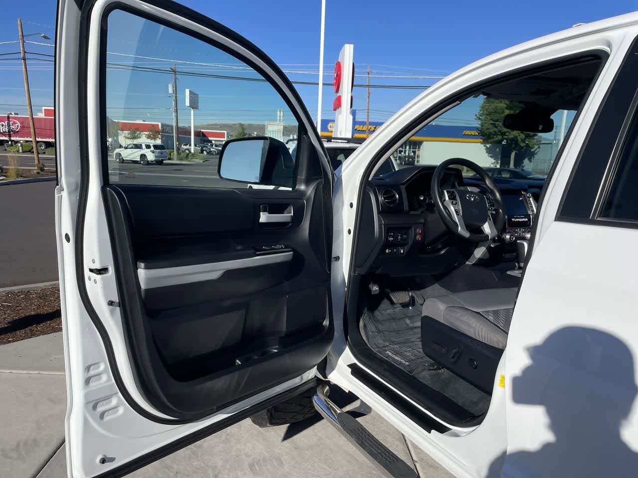 Thumbnail: 2020 Toyota Tundra - 12