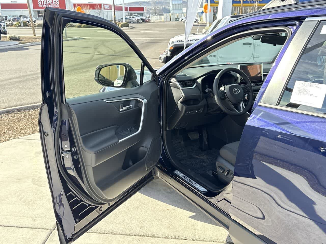 Thumbnail: 2025 Toyota RAV4 - 10