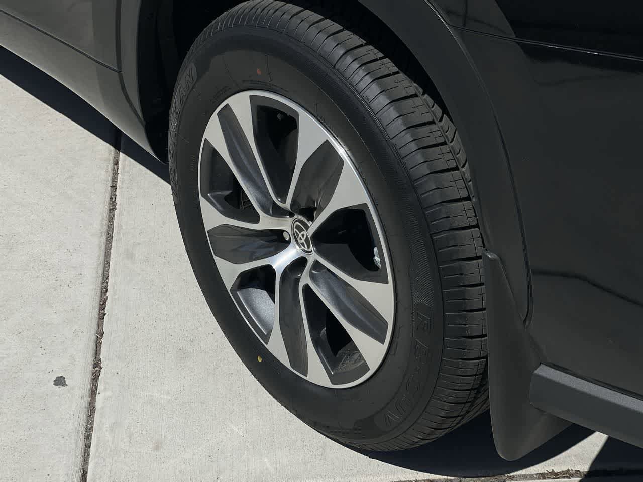 2024 Toyota Highlander XLE 8