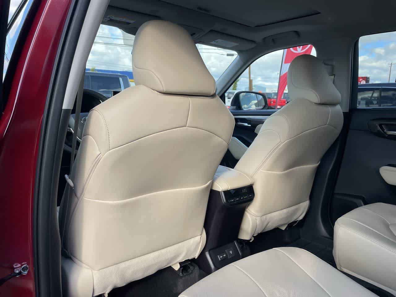 Thumbnail: 2023 Toyota Highlander - 15