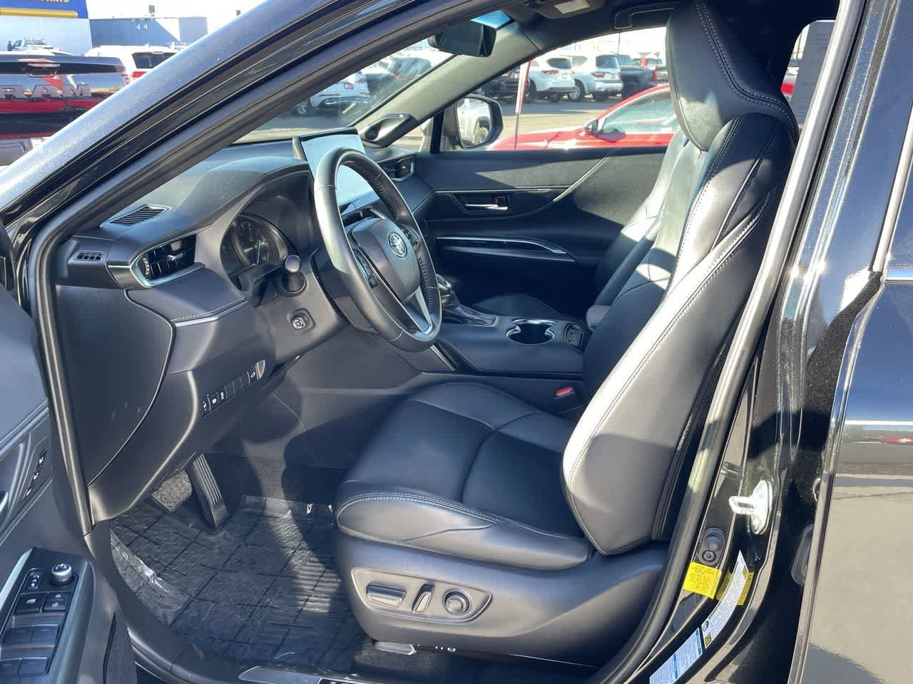 Thumbnail: 2022 Toyota Venza - 11