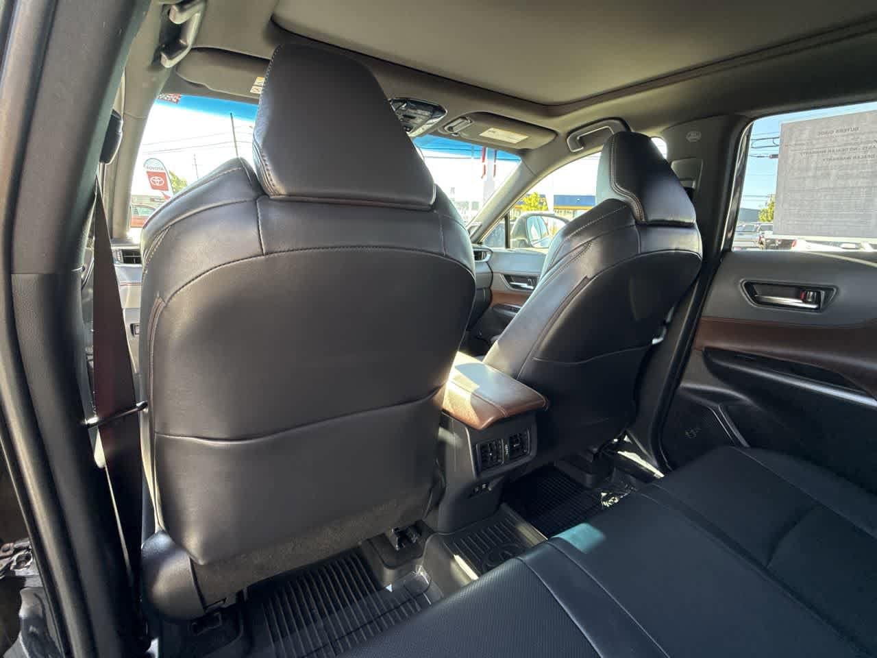 Thumbnail: 2022 Toyota Venza - 13