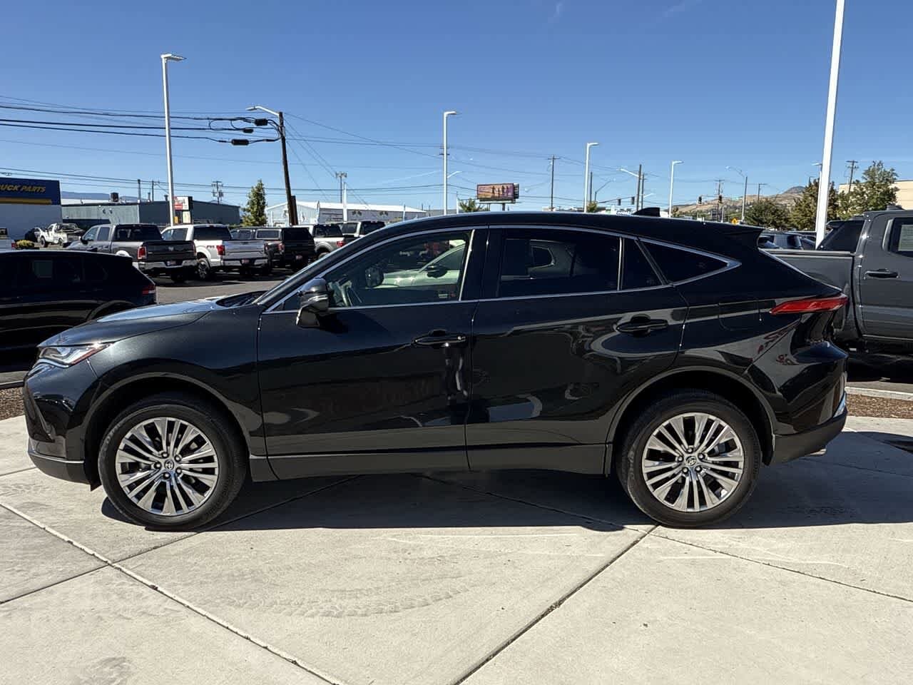 2022 Toyota Venza Limited photo 2