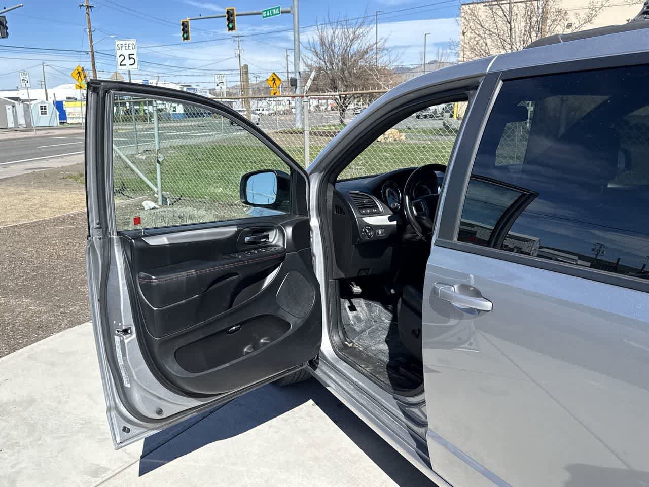 Thumbnail: 2019 Dodge Grand Caravan - 11