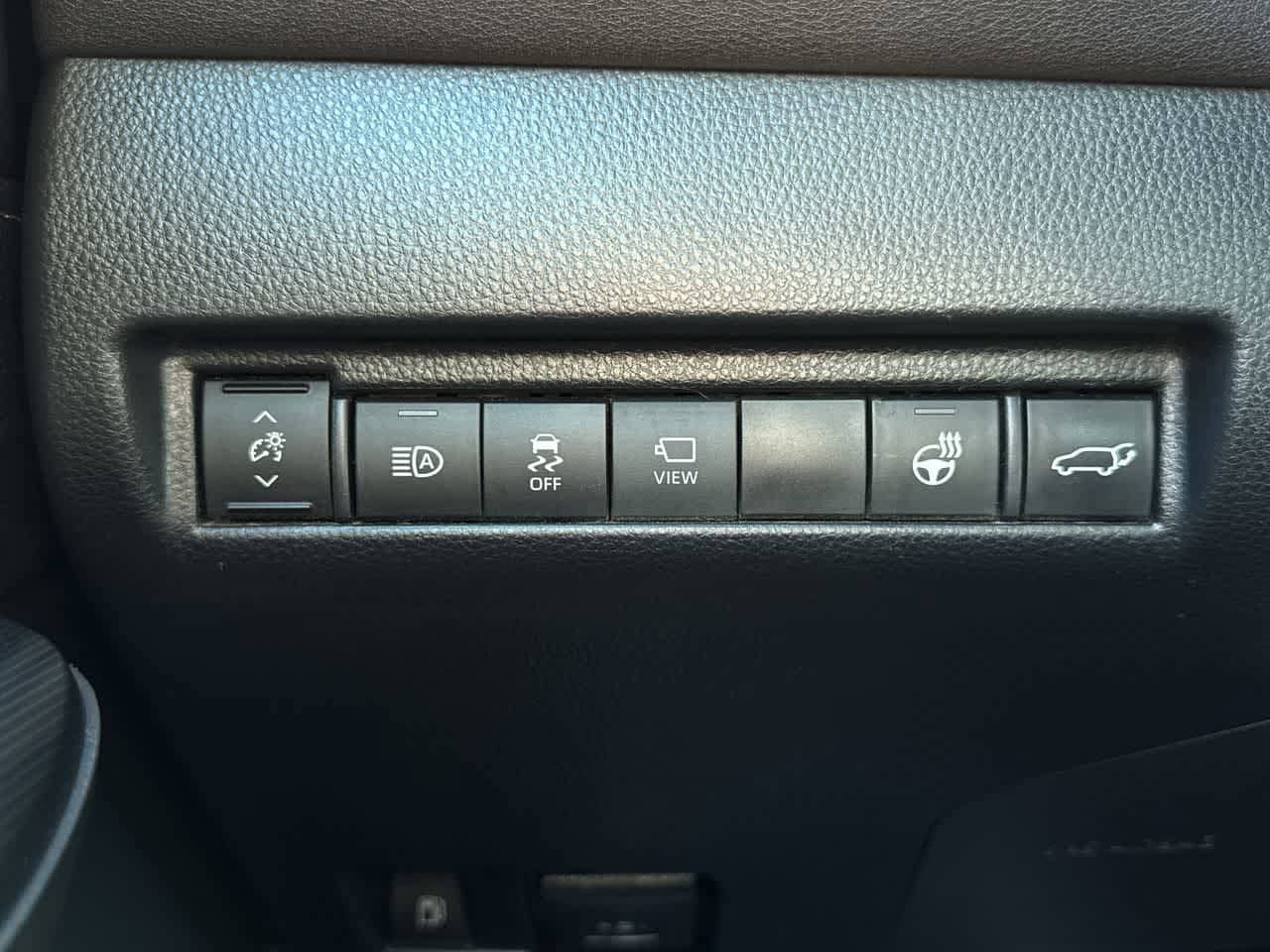 Thumbnail: 2021 Toyota Venza - 22