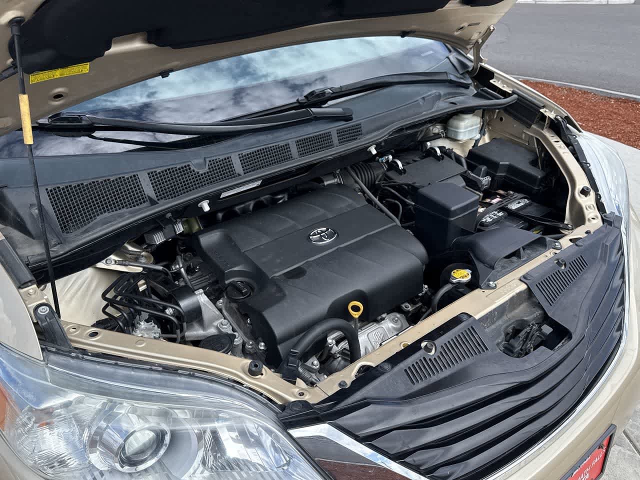 Thumbnail: 2012 Toyota Sienna - 7
