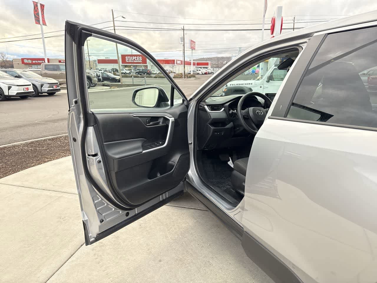 Thumbnail: 2022 Toyota RAV4 - 10