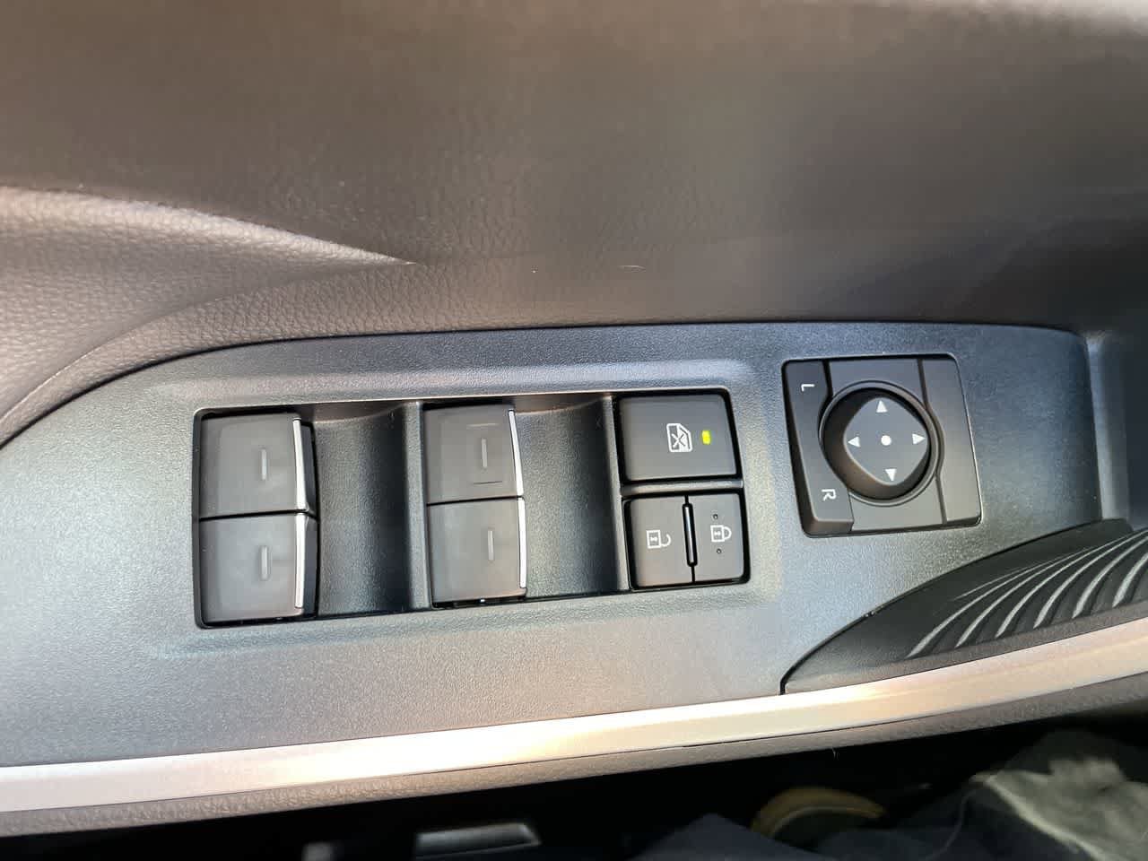 Thumbnail: 2022 Toyota RAV4 - 25