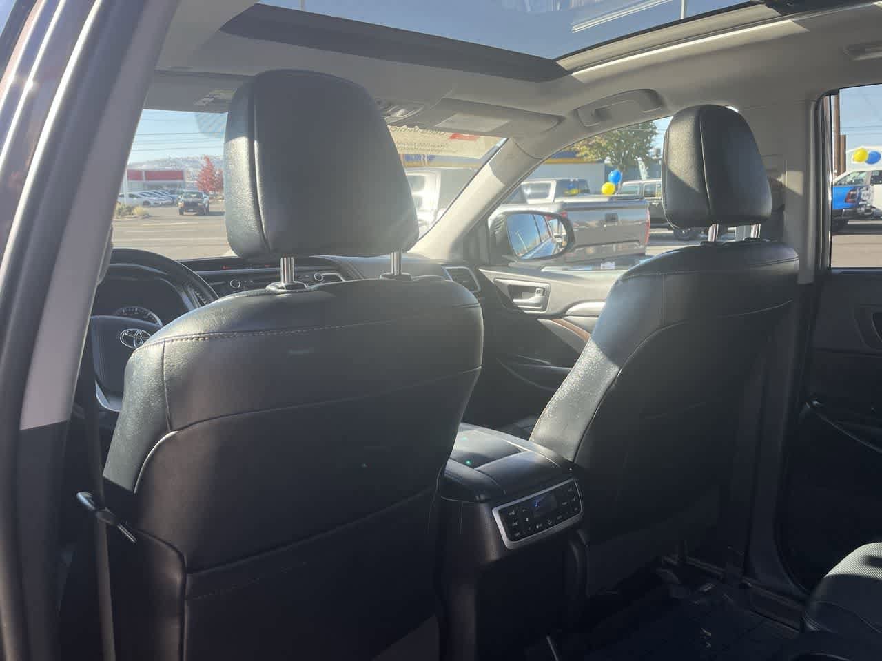 Thumbnail: 2019 Toyota Highlander - 15