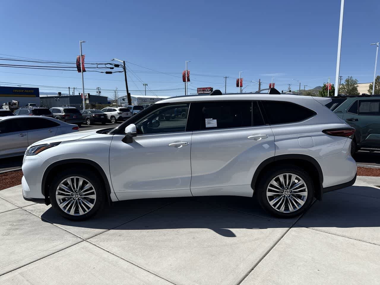 Thumbnail: 2026 Toyota Highlander - 2