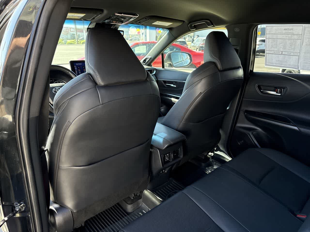 Thumbnail: 2021 Toyota Venza - 14