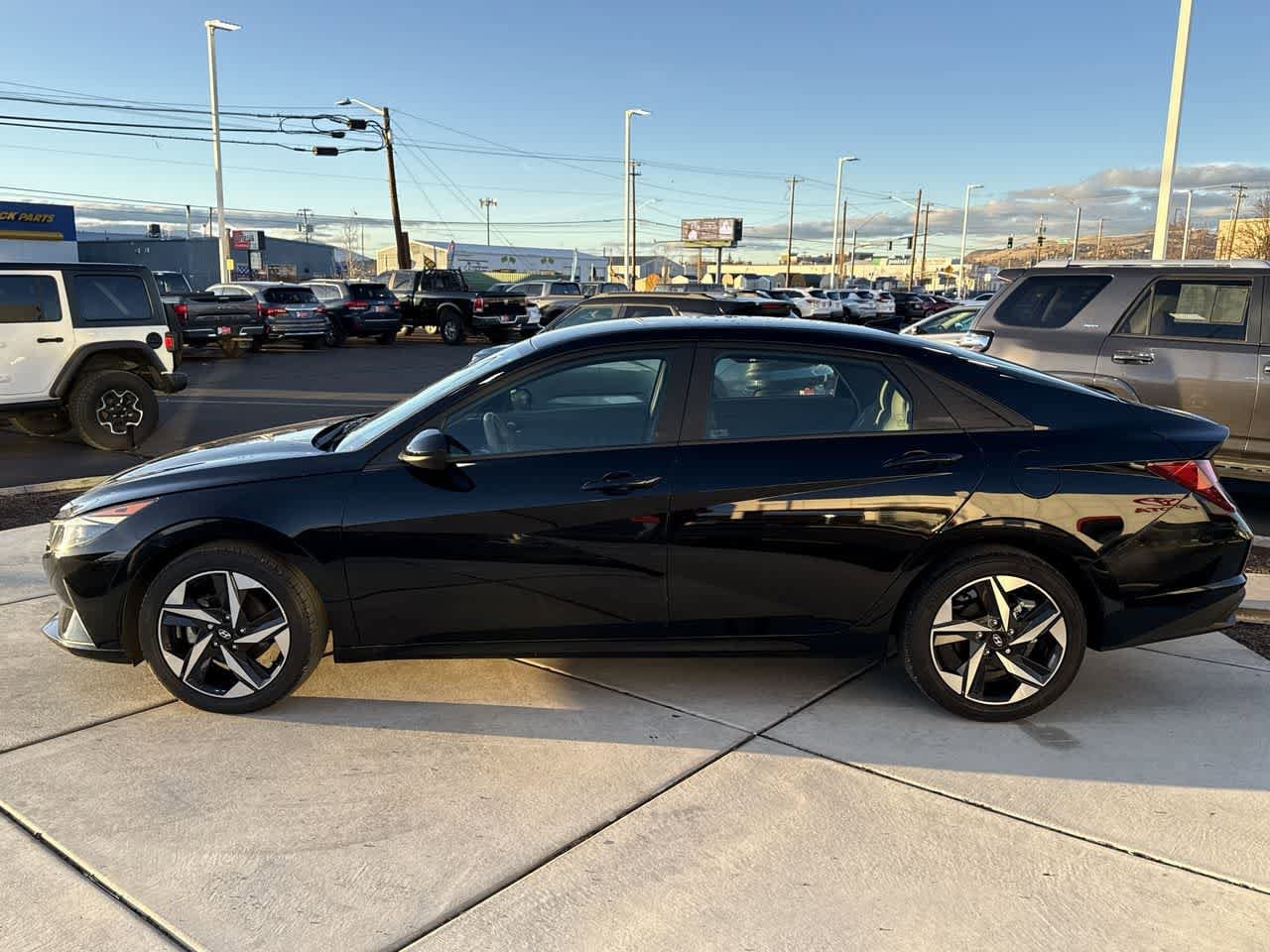 Thumbnail: 2023 Hyundai Elantra - 2