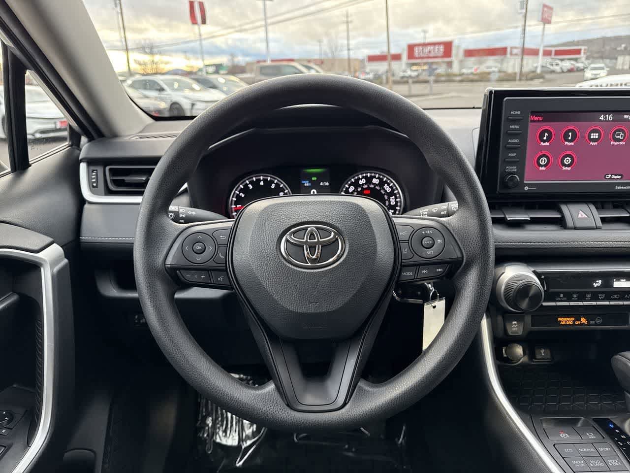 Thumbnail: 2022 Toyota RAV4 - 16