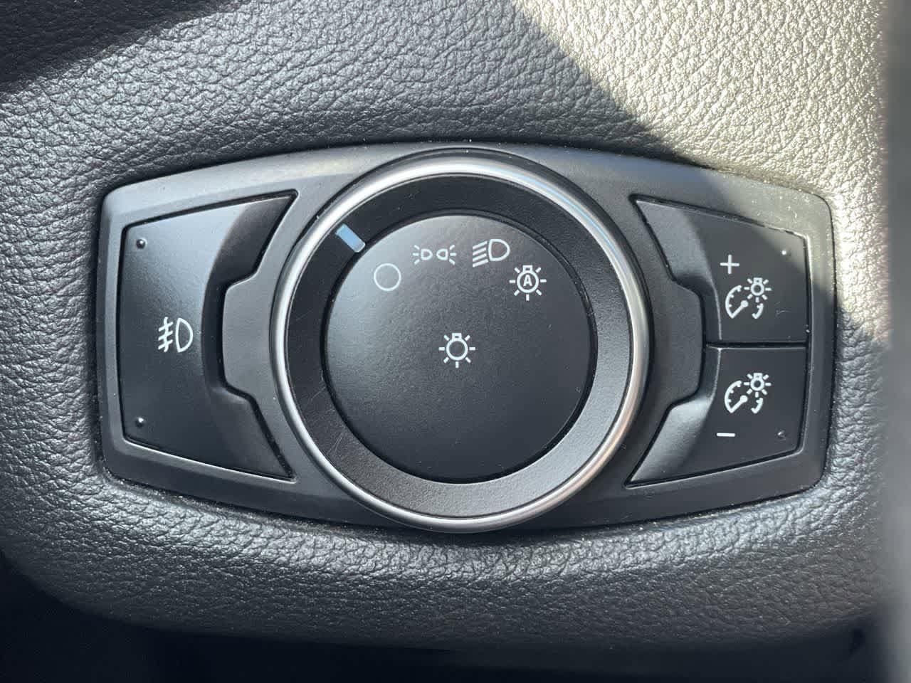 Thumbnail: 2015 Ford Escape - 21