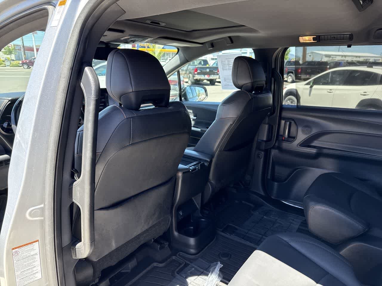 Thumbnail: 2022 Toyota Sienna - 14