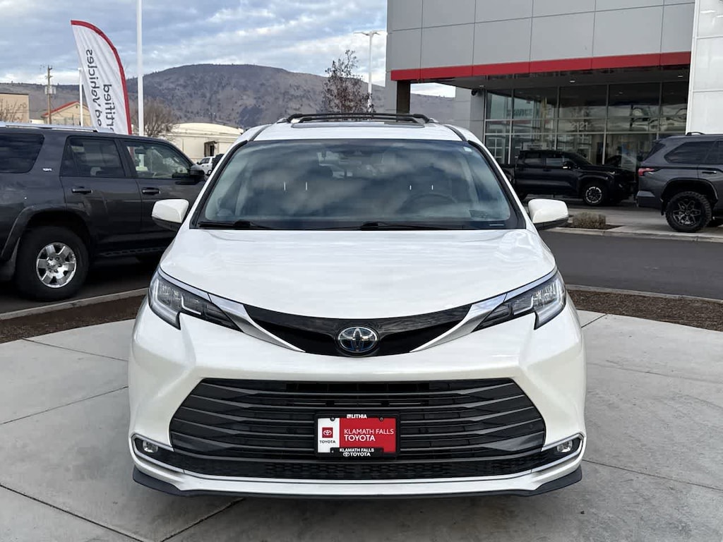 Certified 2021 Toyota Sienna Limited 7 Passenger Van