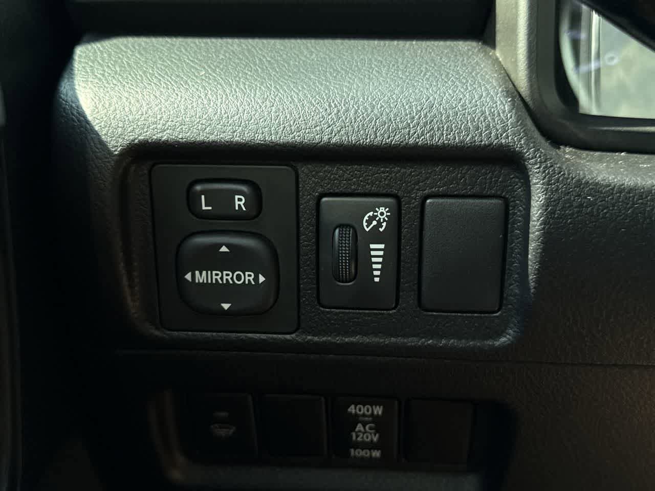 Thumbnail: 2018 Toyota 4Runner - 21