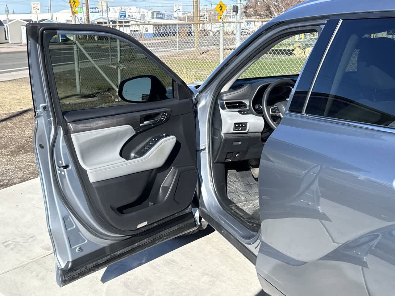 Thumbnail: 2024 Toyota Highlander - 10