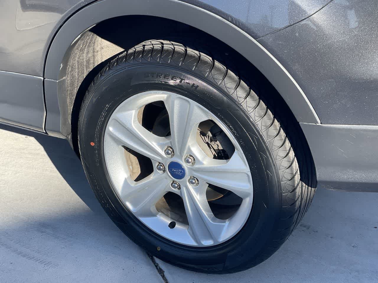 Thumbnail: 2015 Ford Escape - 8