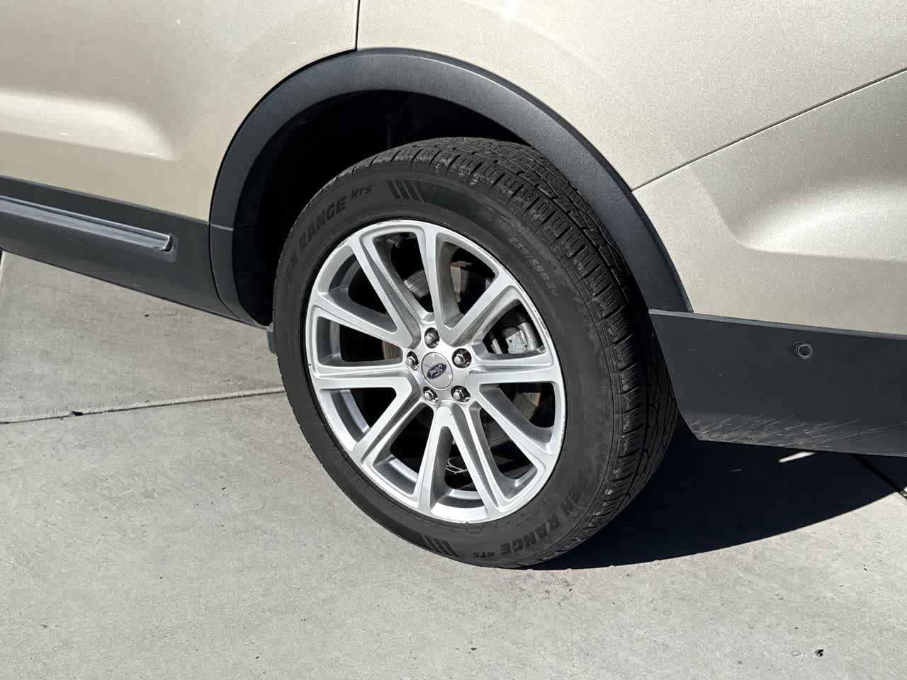 Thumbnail: 2017 Ford Explorer - 8