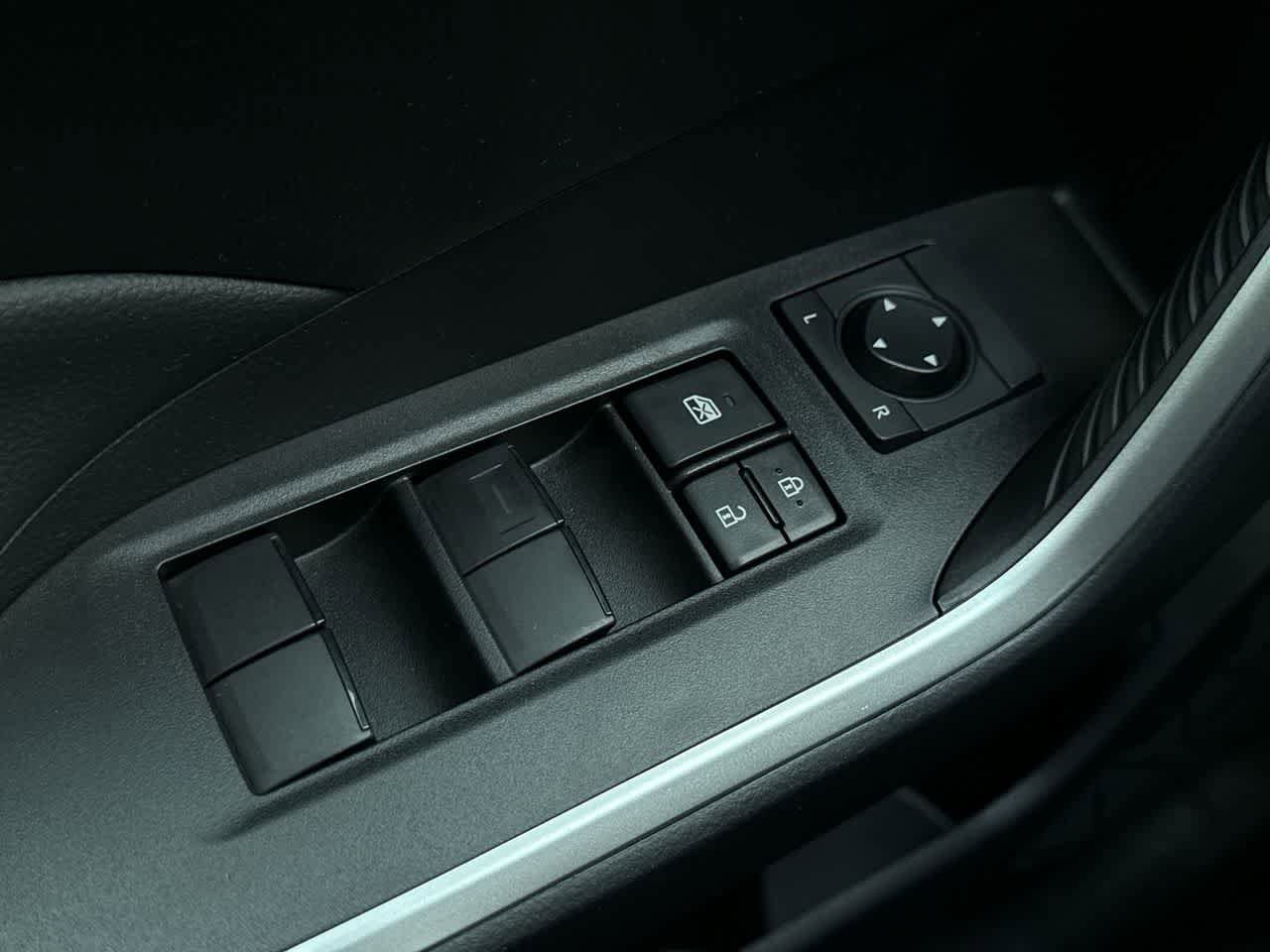 Thumbnail: 2022 Toyota RAV4 - 22