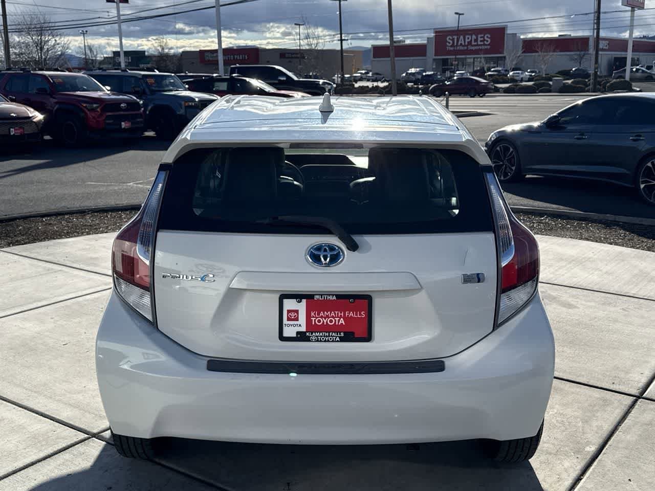 Thumbnail: 2015 Toyota Prius c - 4