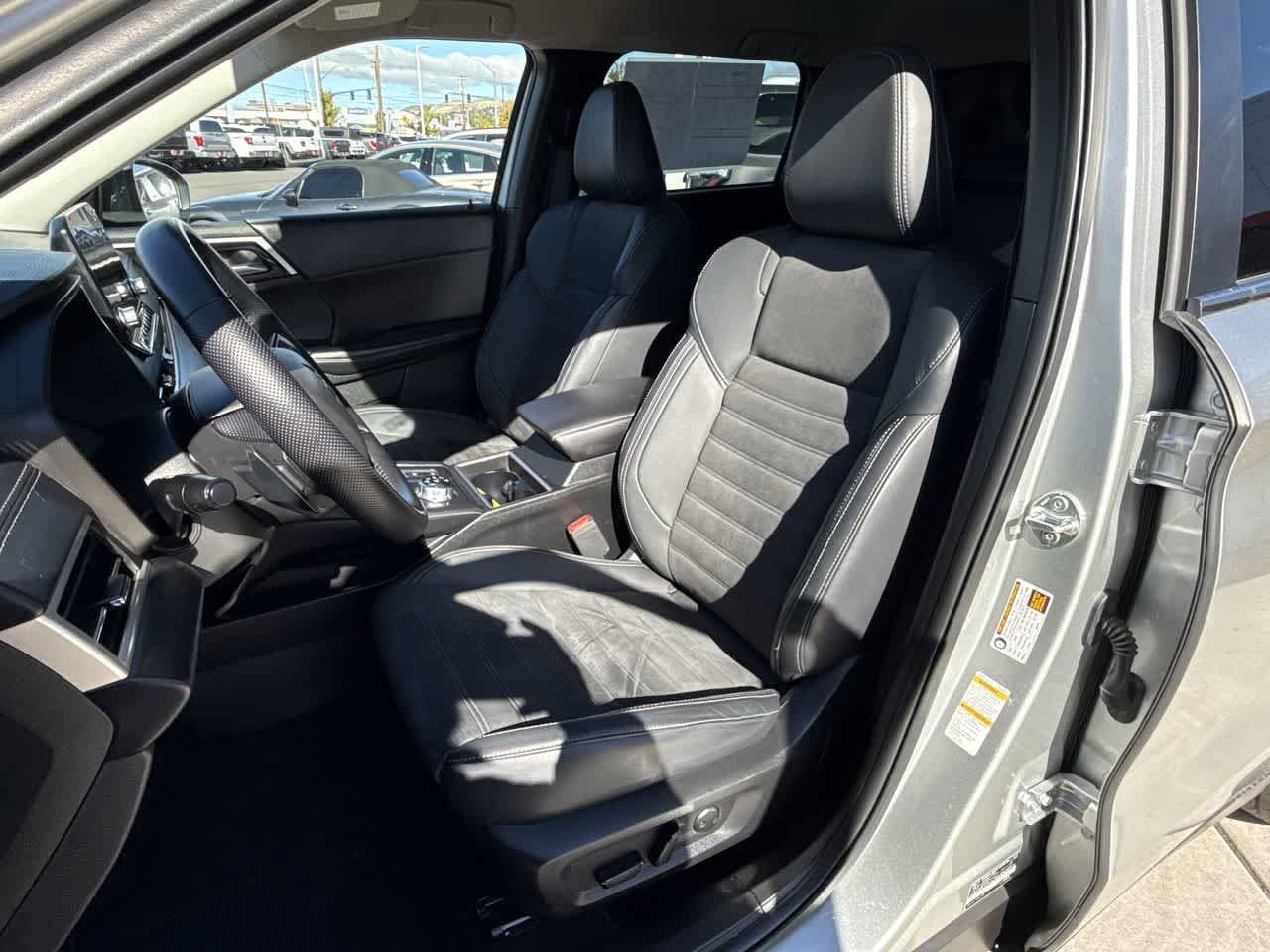 Thumbnail: 2022 Mitsubishi Outlander - 11