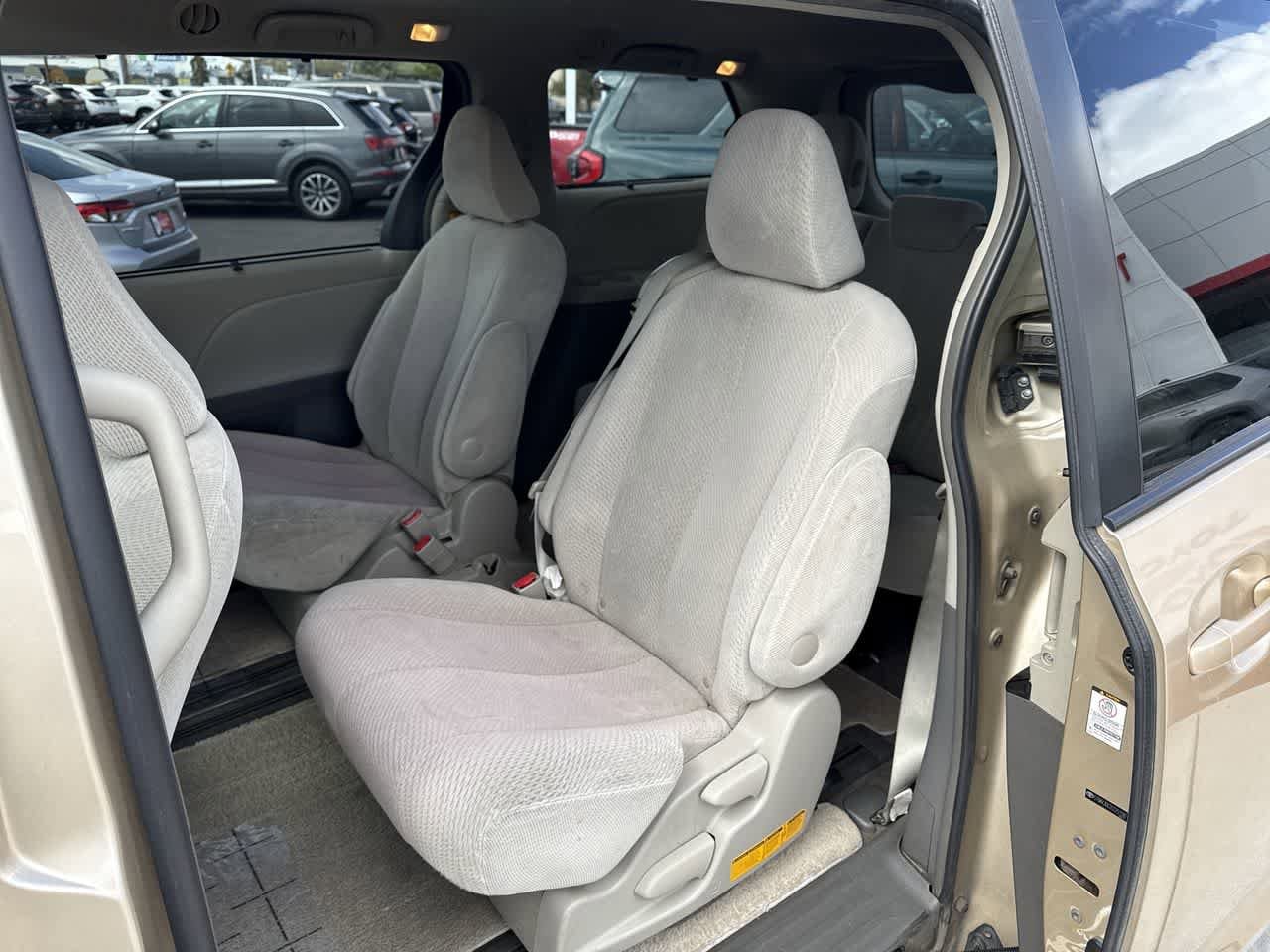Thumbnail: 2012 Toyota Sienna - 12