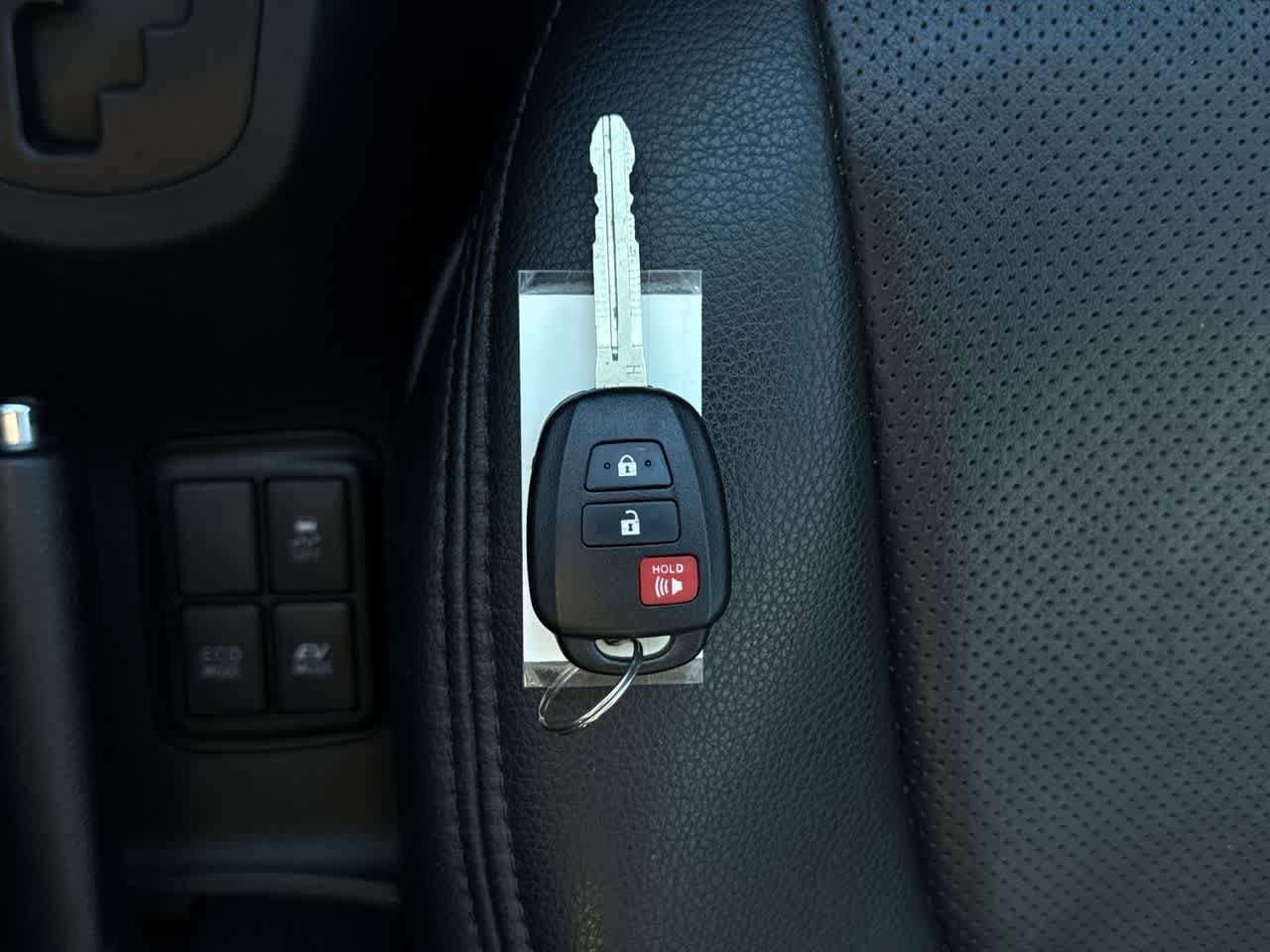 Thumbnail: 2015 Toyota Prius c - 22