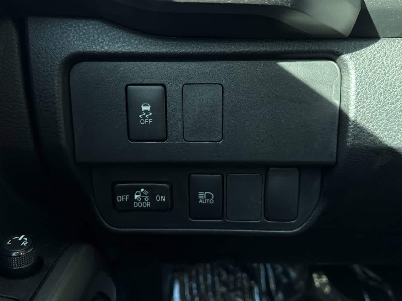 Thumbnail: 2023 Toyota Tacoma - 21