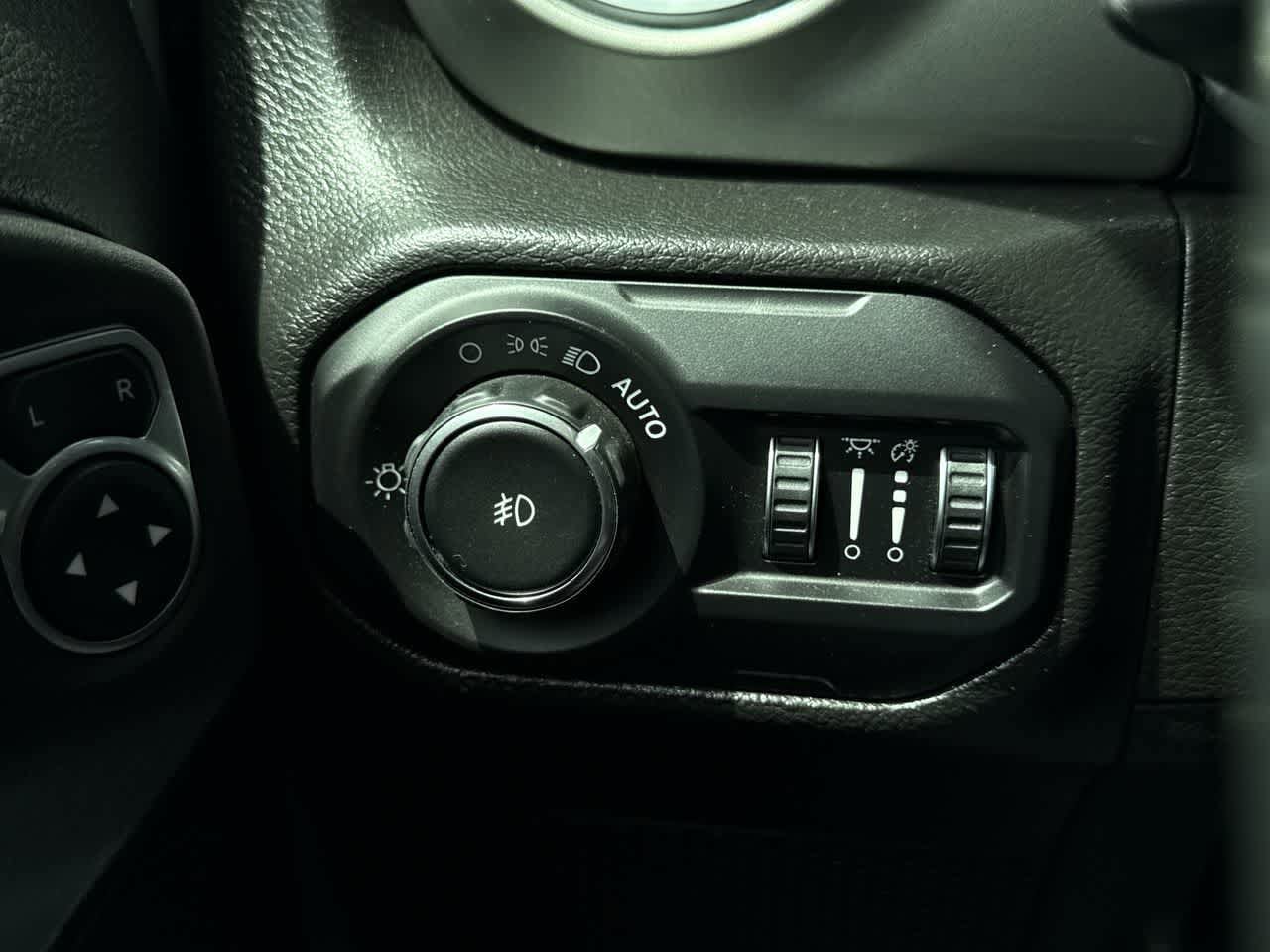 Thumbnail: 2022 Jeep Wrangler - 21