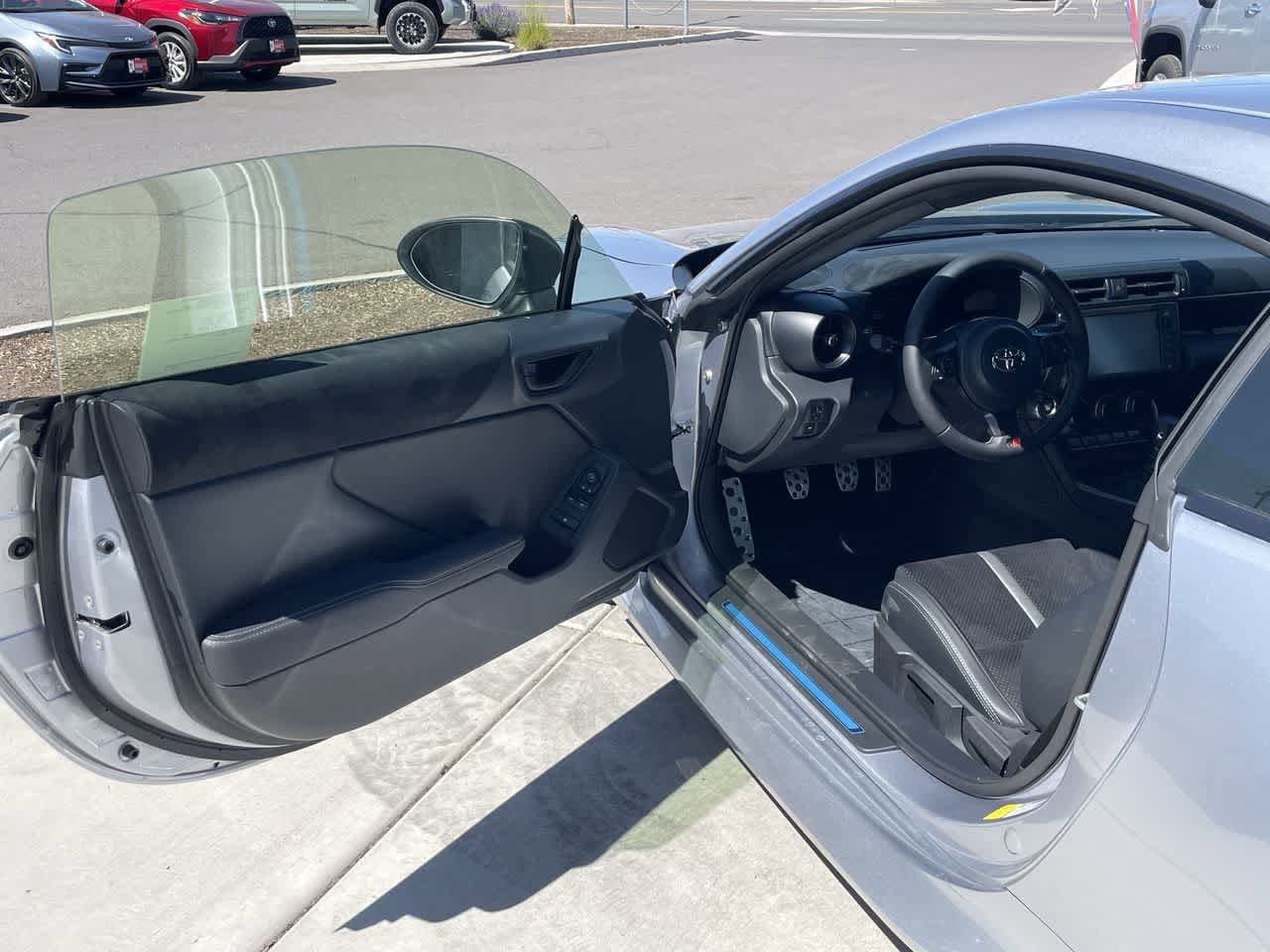 Thumbnail: 2025 Toyota GR86 - 10