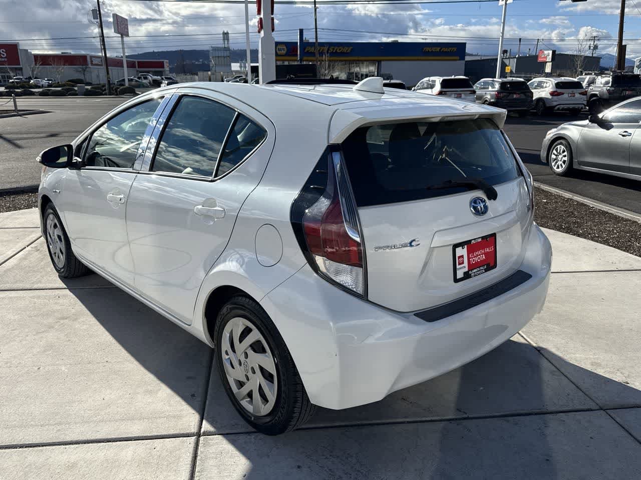 Thumbnail: 2015 Toyota Prius c - 5