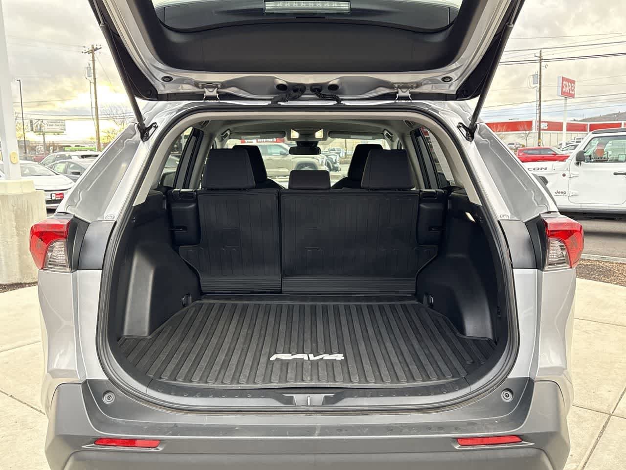 Thumbnail: 2022 Toyota RAV4 - 6