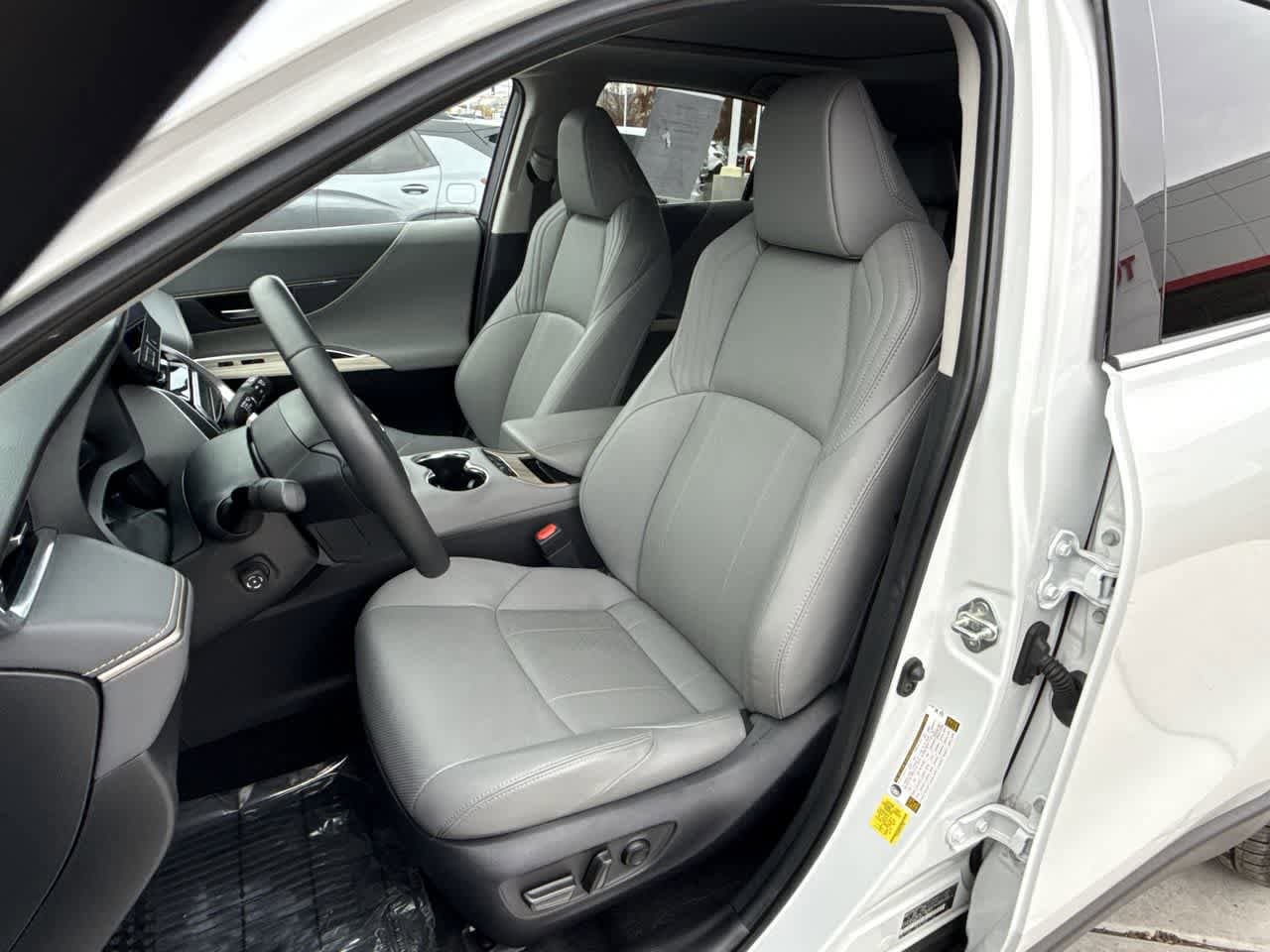 Thumbnail: 2024 Toyota Venza - 11