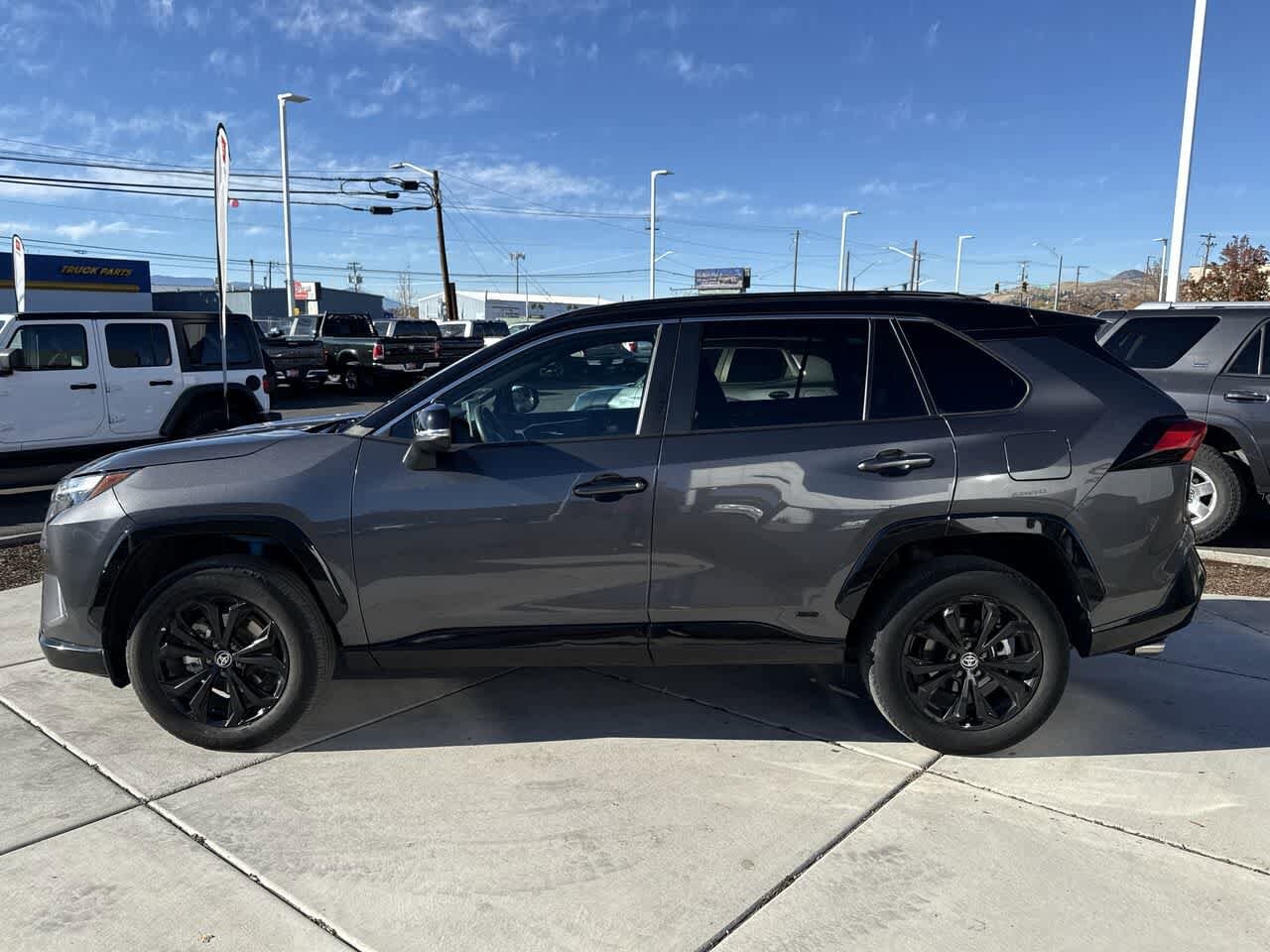 2022 Toyota RAV4 Hybrid XSE photo 2