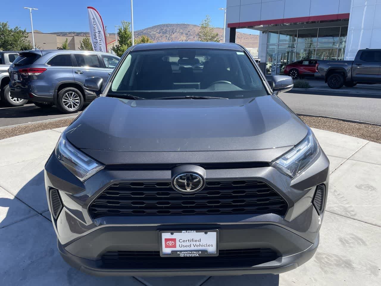 2023 Toyota RAV4 LE photo 3