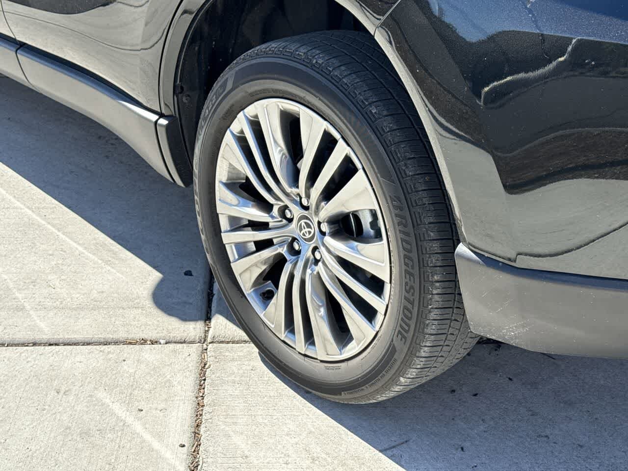 Thumbnail: 2022 Toyota Venza - 8