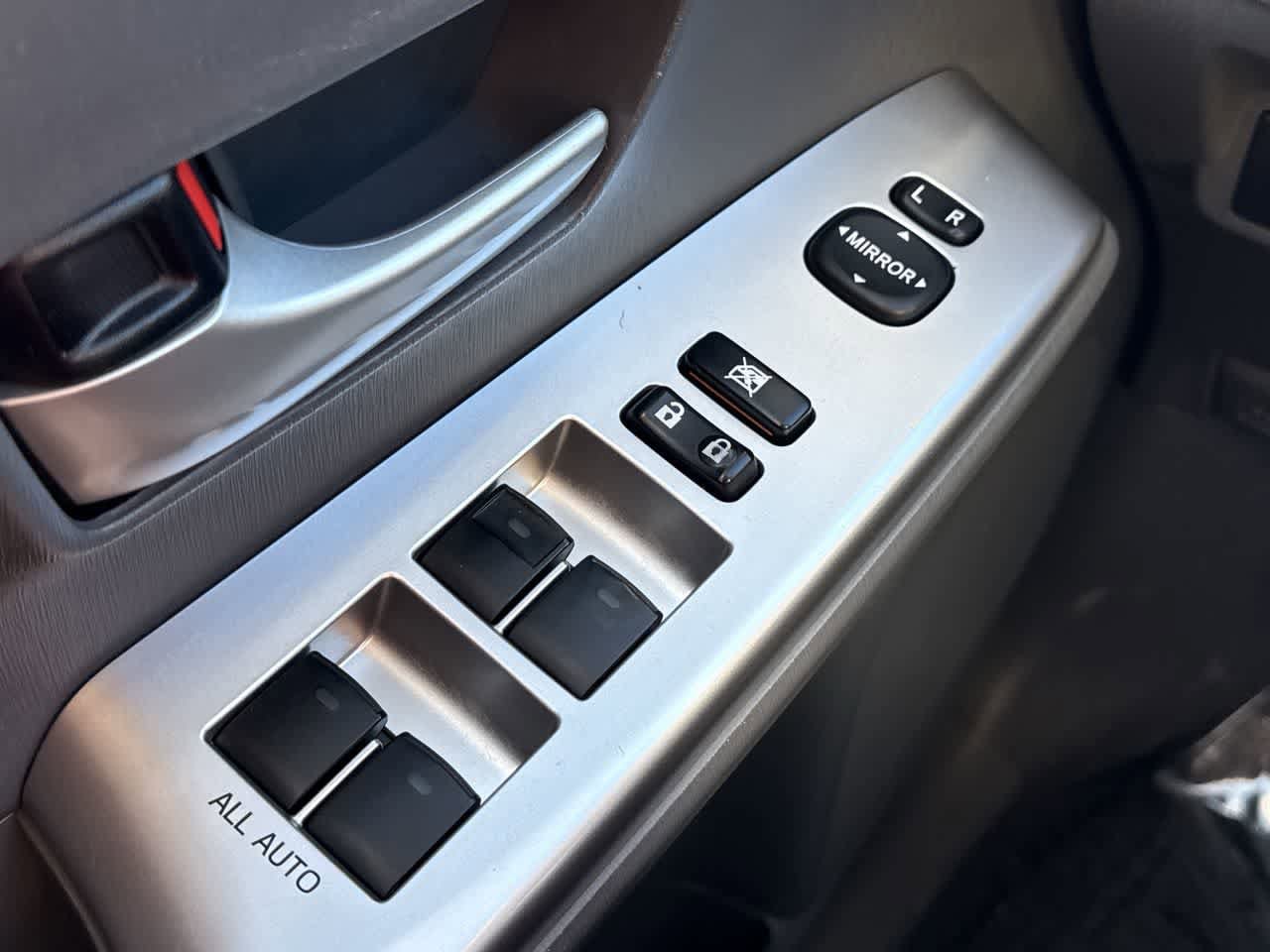 Thumbnail: 2013 Toyota Prius v - 22