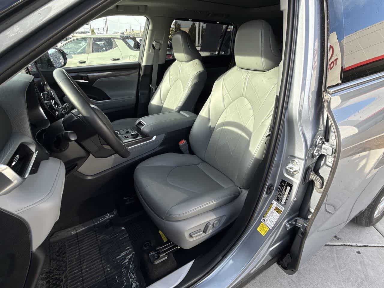 Thumbnail: 2023 Toyota Highlander - 11