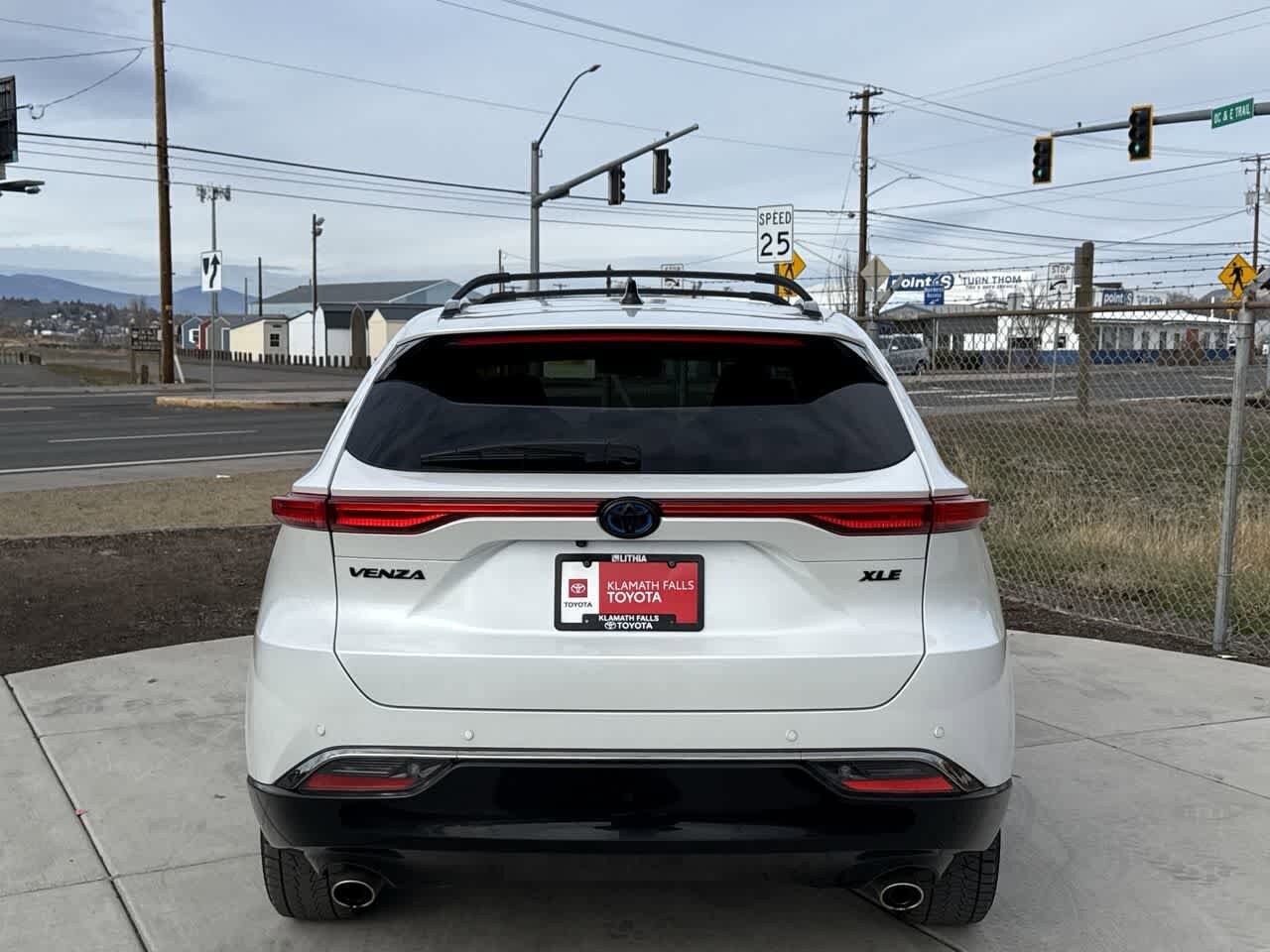 2024 Toyota Venza photo 2