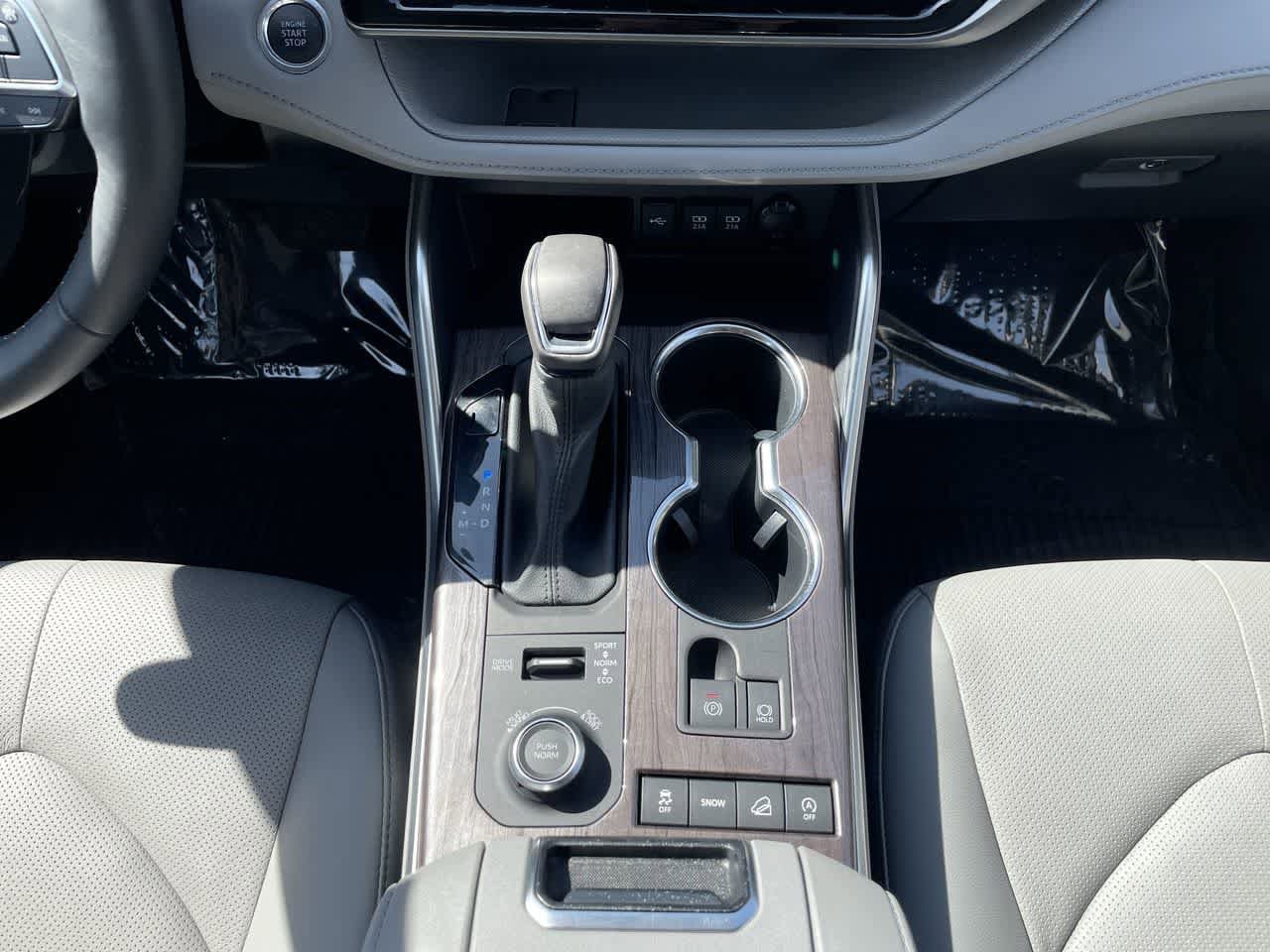 Thumbnail: 2021 Toyota Highlander - 23