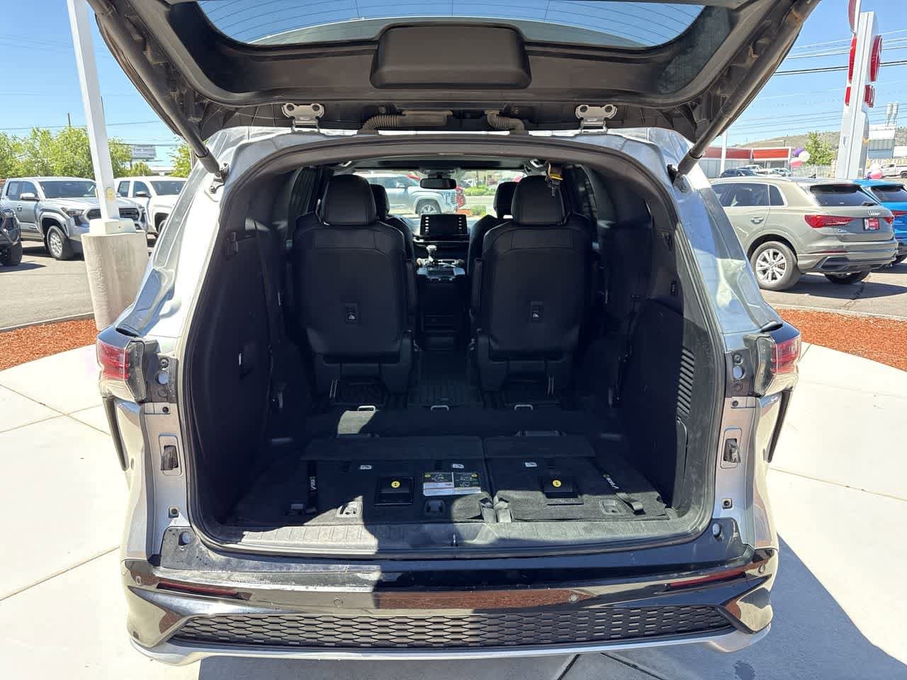 Thumbnail: 2022 Toyota Sienna - 6
