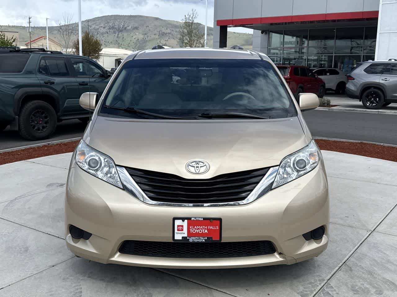 Thumbnail: 2012 Toyota Sienna - 3