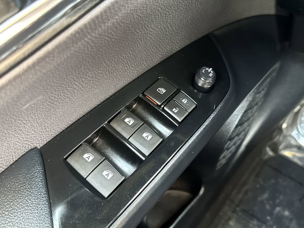 Thumbnail: 2017 Toyota Prius - 22