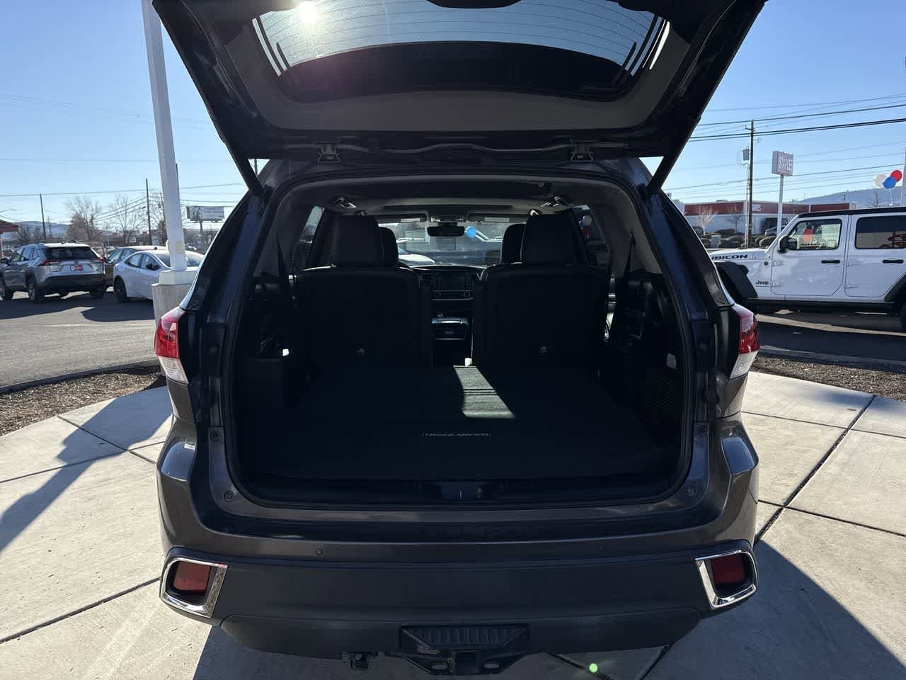 Thumbnail: 2018 Toyota Highlander - 6