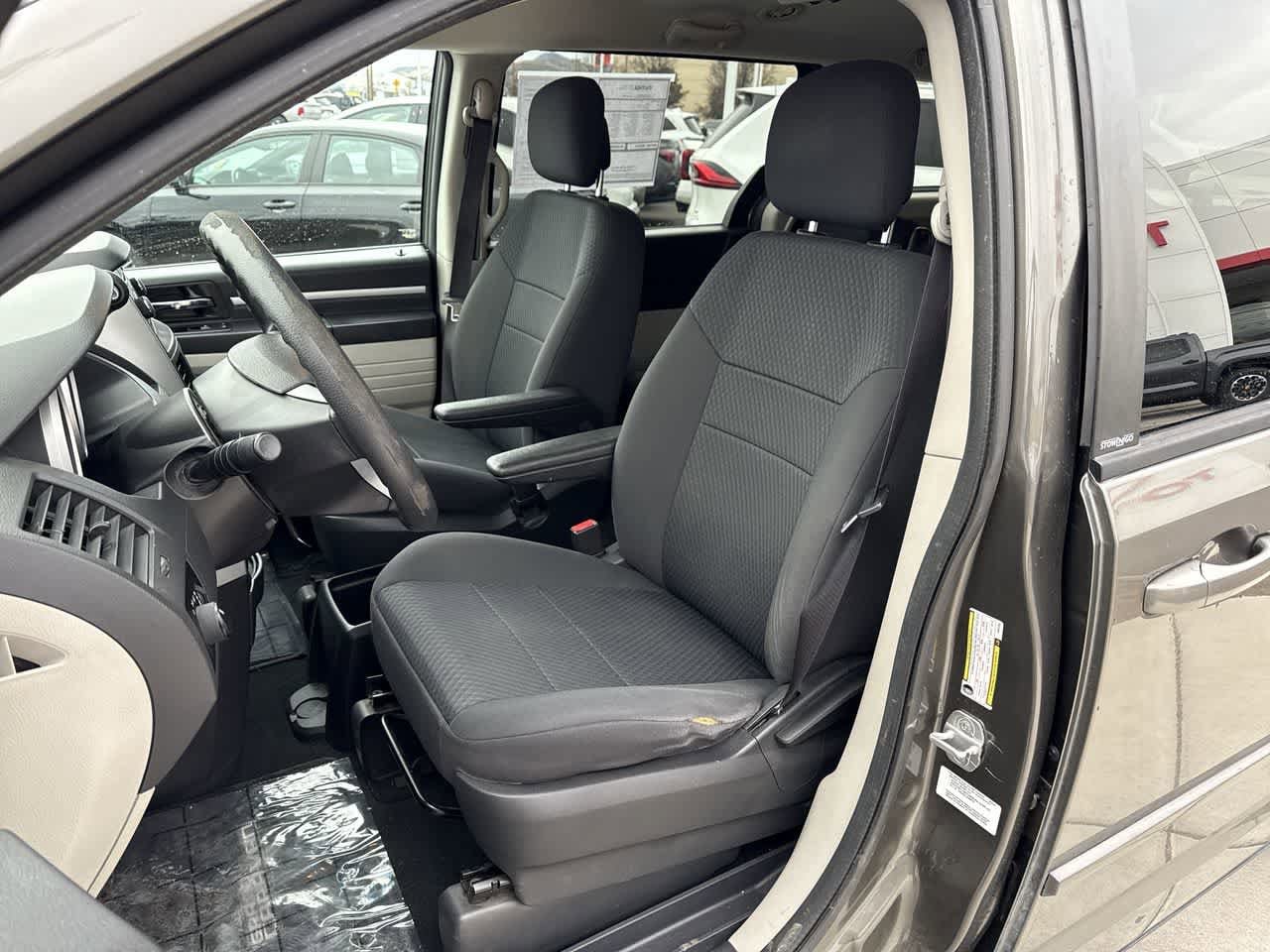 Thumbnail: 2010 Dodge Grand Caravan - 11