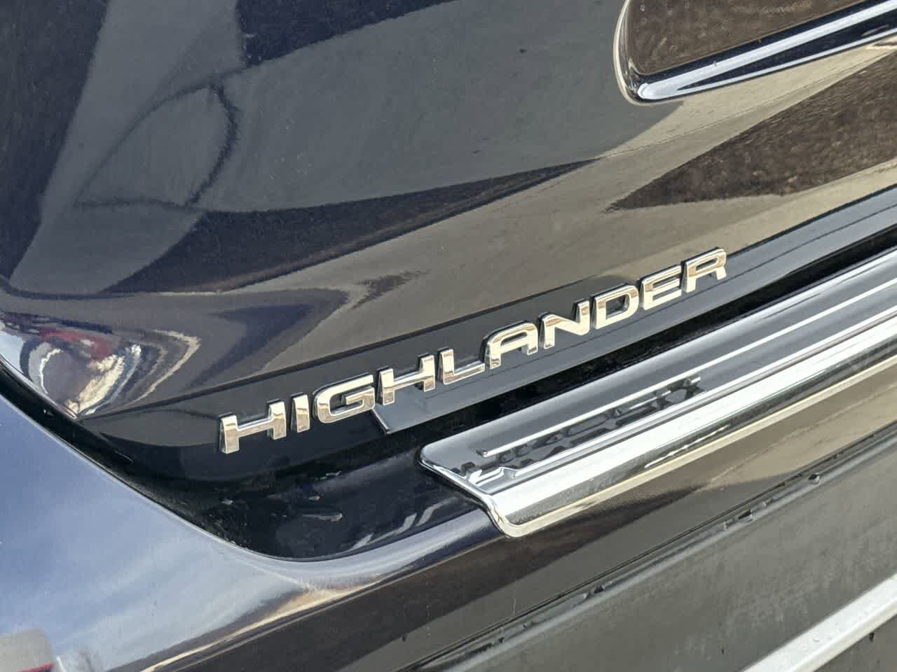 Thumbnail: 2023 Toyota Highlander - 9