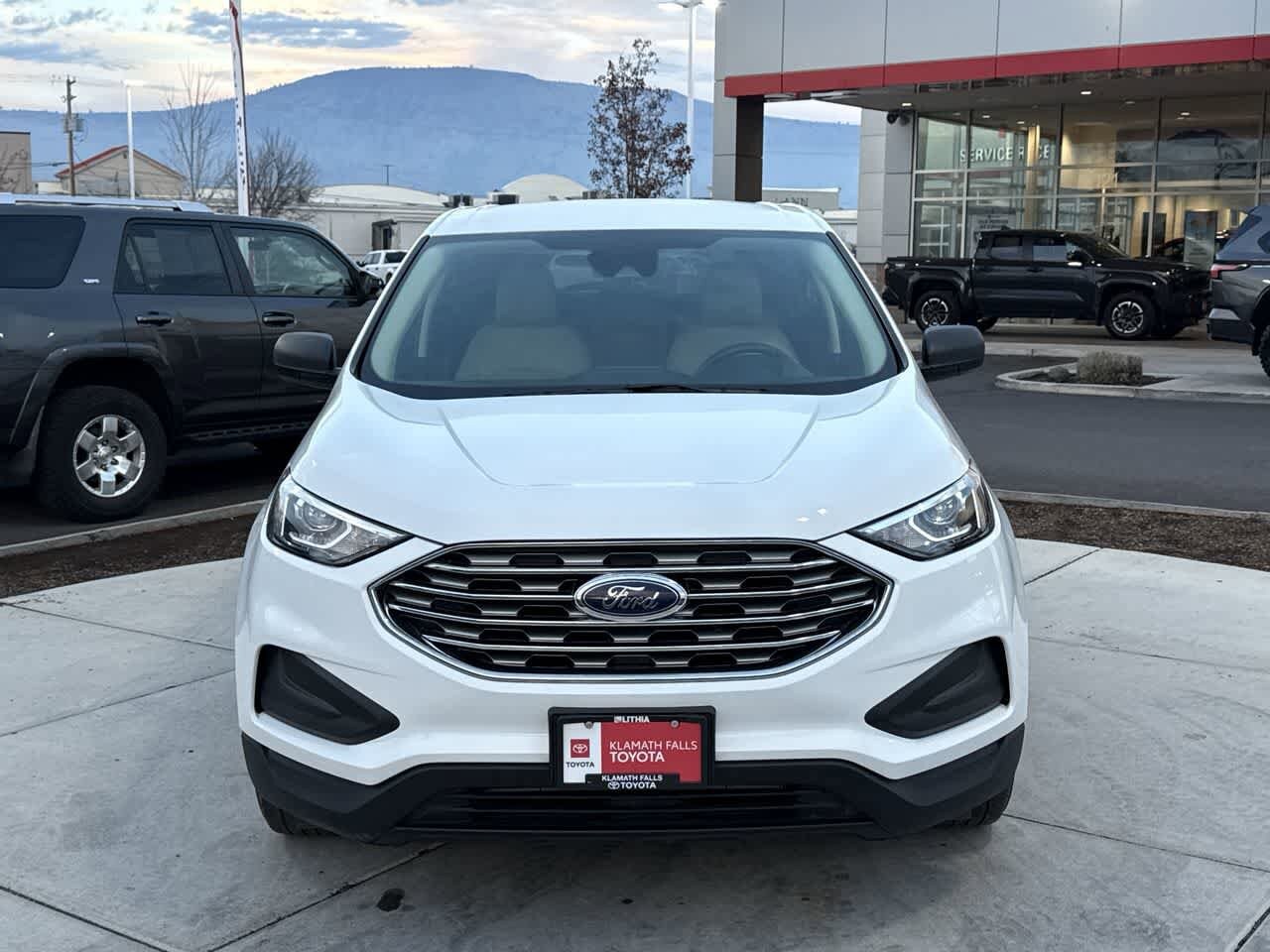 2022 Ford Edge SE photo 3