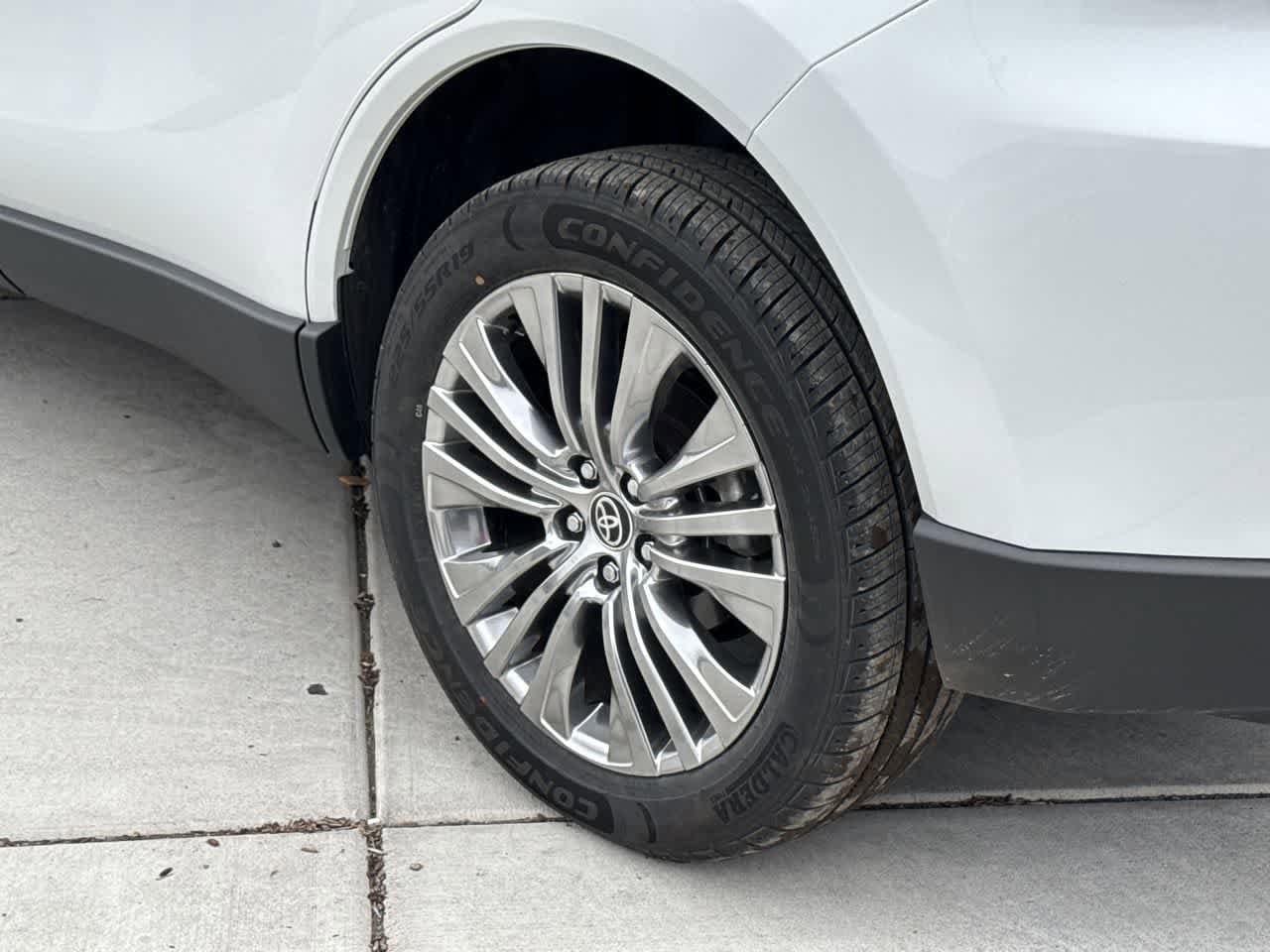 Thumbnail: 2024 Toyota Venza - 8